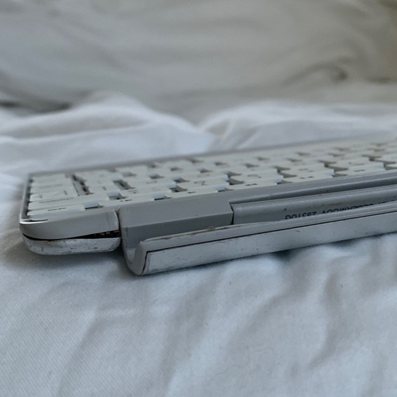 ZAGG Book Keyboard and Case‎ for iPad mini 2 or 3 White Silver - Picture 13 of 13